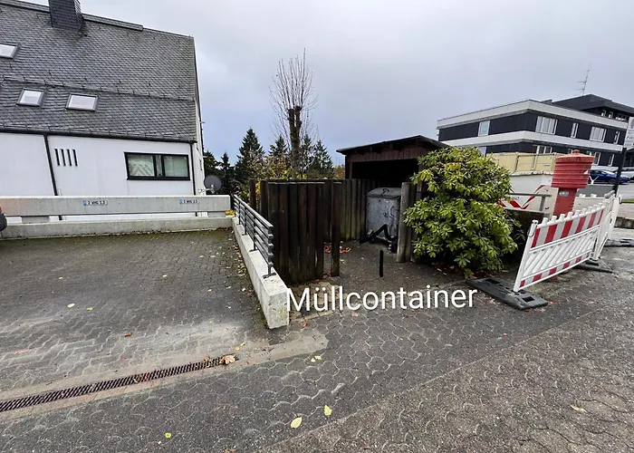 Maja Unmittelbar An Der Skipiste Winterberg